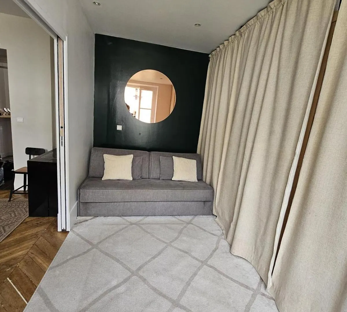 Апартаменты Joli Havre De Paix En Plein Batignolles Париж Франция